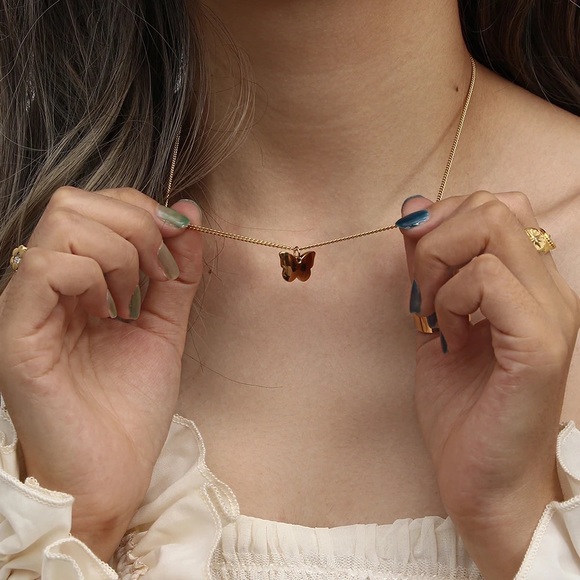 ◾️18K Gold Plated Luxury Shiny Butterfly Pendant Necklaces - Picture 2 of 7